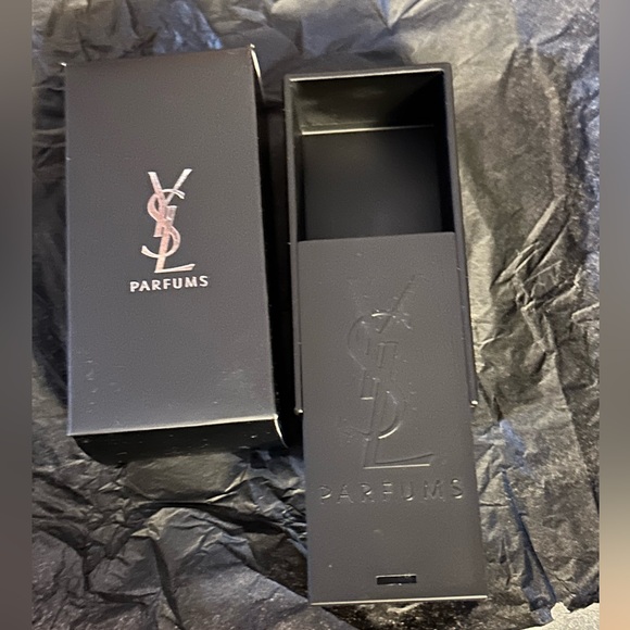 Yves Saint Laurent case - Picture 3 of 10